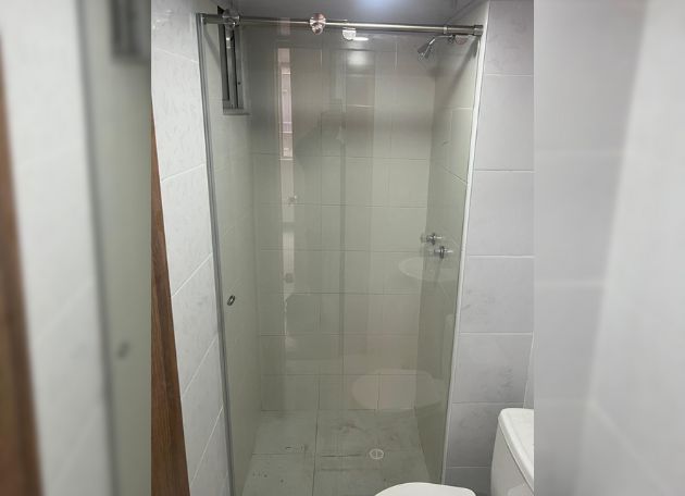 divisiones en vidrio cajica