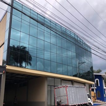 fachadas en vidrio cota